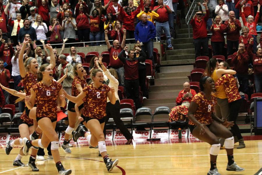 The+Cyclones+rushes+the+court+as+the+cyclones+score+the+game+winning+point.+Iowa+State+beat+the+Texas+Longhorns+3-2+on+Nov.+12.