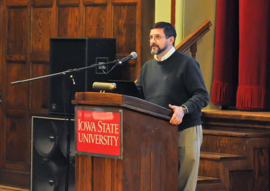 Robert Wallace, associate professor of Ecology, Evolution and Organismal Biology gave the summary of new business during the faculty senate meeting on Nov. 12 at the Great Hall of the Memorial Union.