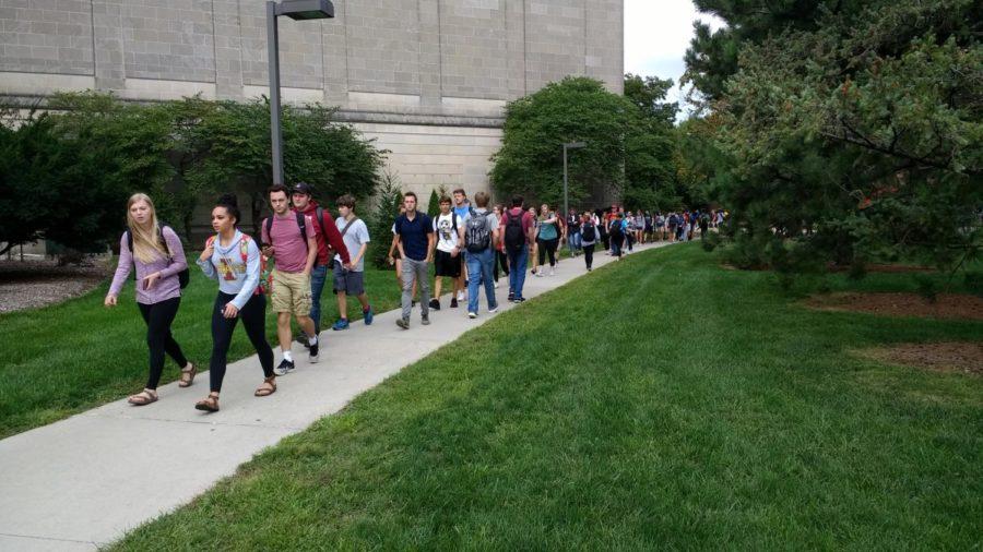 Students walk to their morning class on Monday, August 28. 