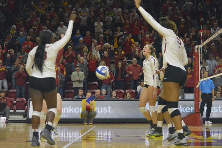 The+Iowa+State+volleyball+team+celebrates+a+victory+over+Kansas+State+on+Oct.+11+at+Hilton+Coliseum.+The+Cyclones+won+3-0%2C+winning+the+first+three+sets.