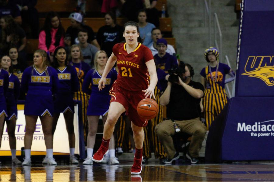 Junior+guard+Bridget+Carleton+brings+the+ball+up+during+the+Cyclones+57-53+los+to+Northern+Iowa.%C2%A0