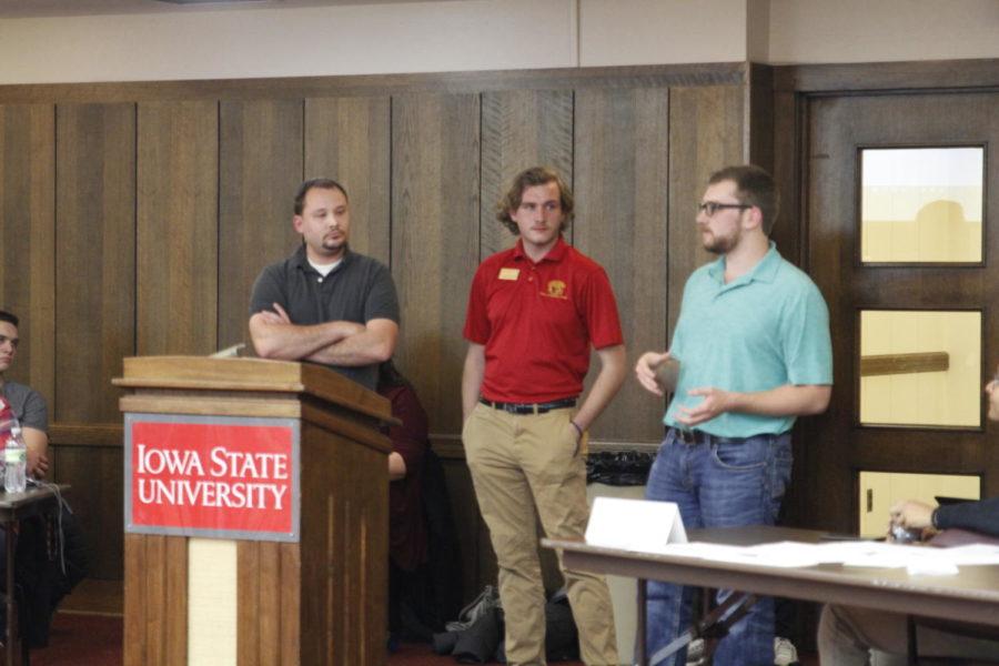 Tony McFarland with the Ames Rental Association addresses Student Government with Senior Director of Governmental Affairs Kody Olson and Sen. Ian Steenhoek on Wednesday, Nov. 1, 2017.
