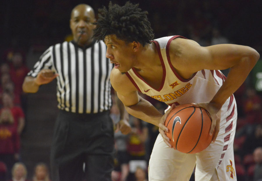 Lindell+Wigginton%2C+guard%2C+looks+for+an+open+pass+during+the+mens+basketball+game+against+Alcorn+State+on+Dec.+10+at+Hilton+Coliseum.%C2%A0The+Cyclones+won+78-58.