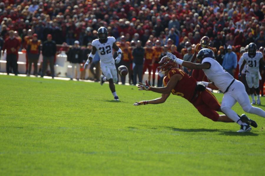 Allen Lazard reaches for a diving catch in the first half against TCU. The play resulted in a first down.