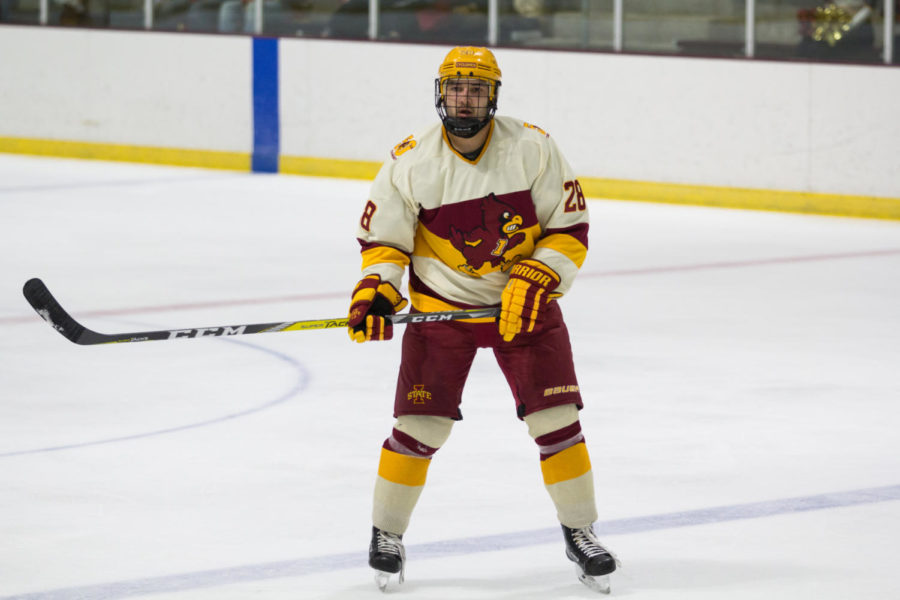 Jake+Arroyo+skates+to+the+bench+during+a+line+change+in+the+second+period+of+the+game+against+Oklahoma+Oct.+6.+The+Cyclones+defeated+Oklahoma+3-1.