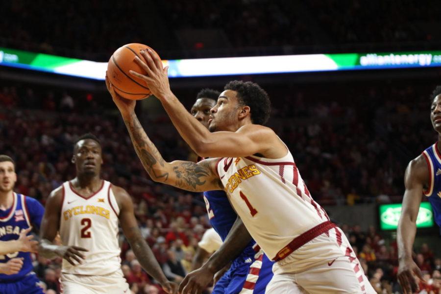 Iowa+State+junior+Nick+Weiler-Babb+prepares+to+lay+the+ball+up+after+driving+during+the+first+half+against+Kansas.