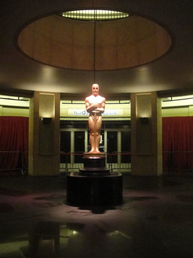 A+giant+Oscar+statue+from+the+84th+Academy+Awards.