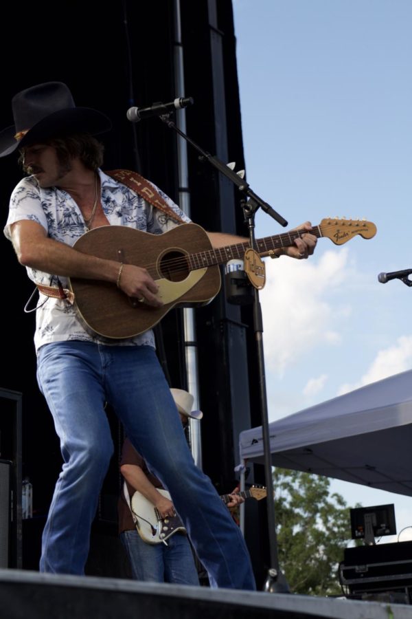 Mark Wystach of Midland performed at the Big Country Bash in St. Charles on Saturday. 