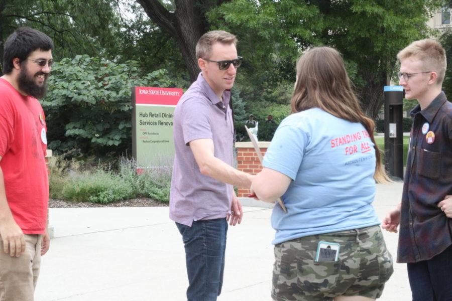 Jason Kander, the democratic nominee for Kansas City mayor shakes hands with students on campus in front of Parks Library on Thursday afternoon.