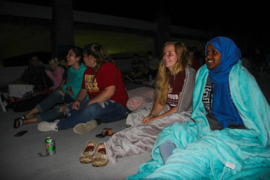 Students+gather+outside+to+watch+the+movie+Black+Panther%2C+put+on+by+Cyclone+Cinema+Aug.+29+at+the+Memorial+Union.