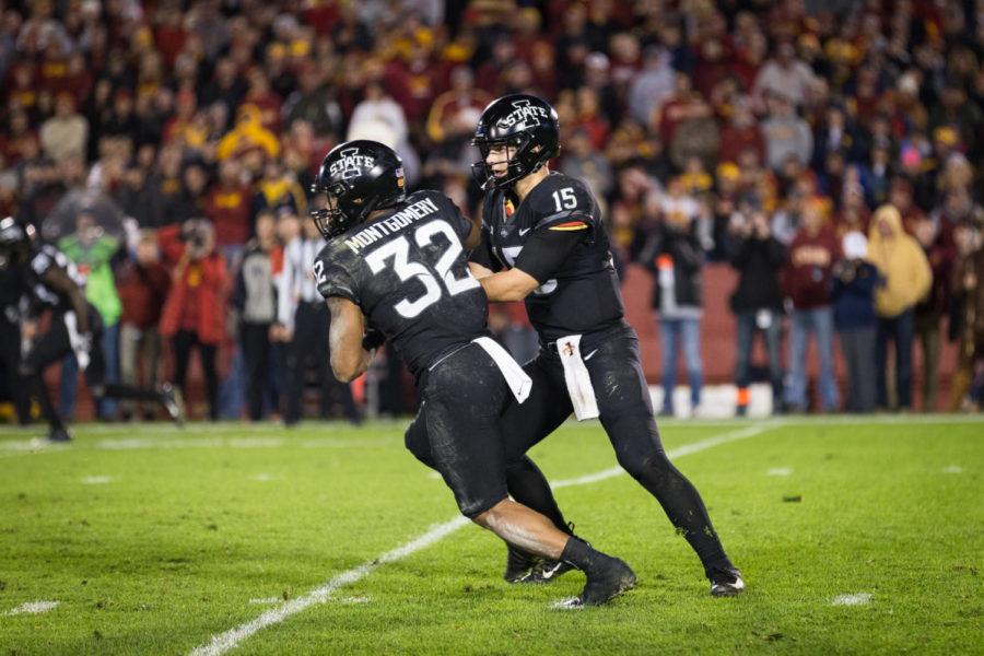 Quarterback Brock Purdy hands the ball off to running back David Montgomery during the 2nd half of the ISU vs WV Game Oct. 13, 2018. Iowa State defeated West Virginia 30-14.