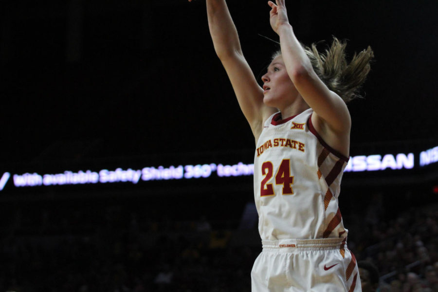 Ashley+Joens+takes+a+shot+on+the+basket+at+the+game+against+Texas+on+Jan.+12.%C2%A0The+Cyclones+lost+to+the+Longhorns+62-64.