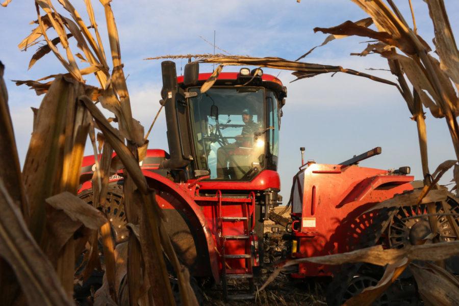 With adverse factors such as frequent rain and early snow falls, Iowa farmers are experiencing delays in their harvests this season.