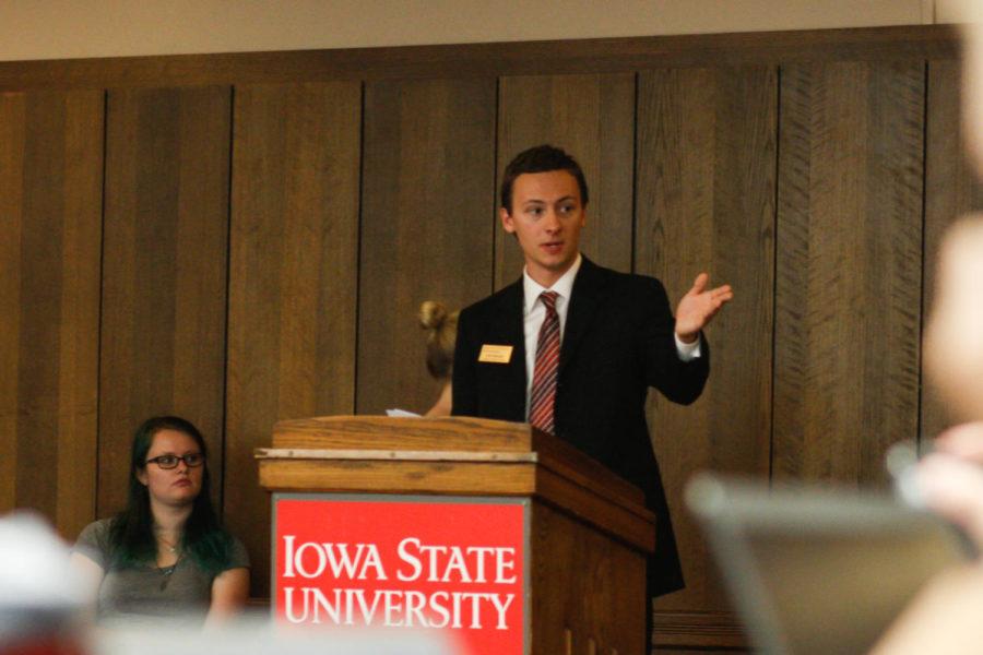 College of Business representative Eric Schultz speaks before the assembly on Sept. 21 during the student government's meeting.