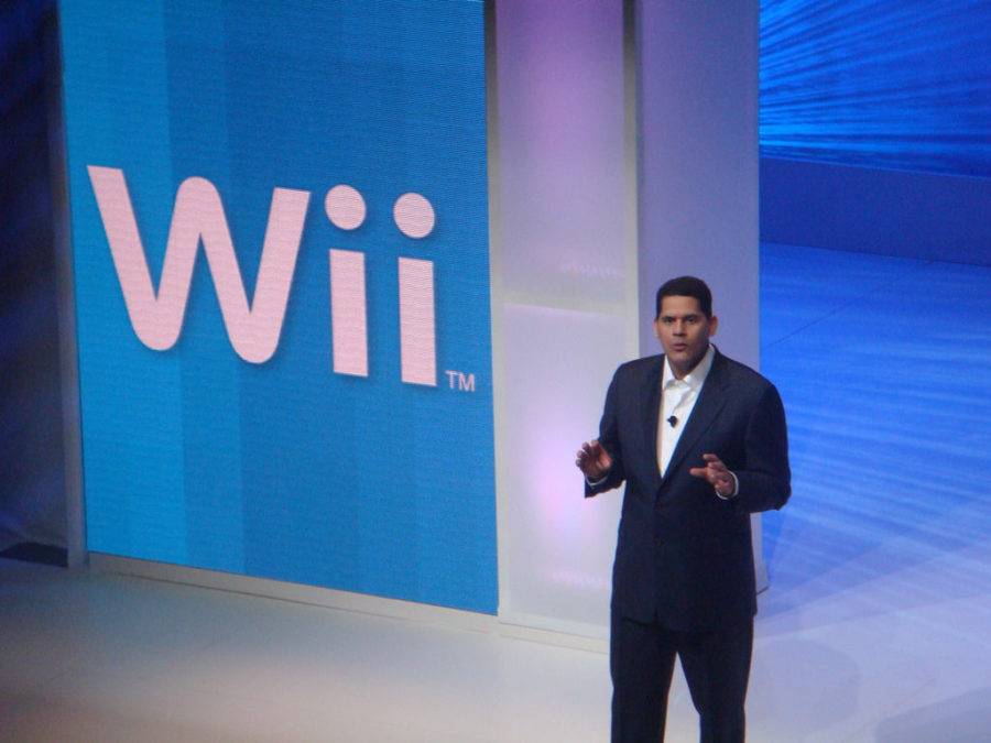 Reggie+Fils-Aime+at+Nintendos+E3+presentation+in+2009.%C2%A0