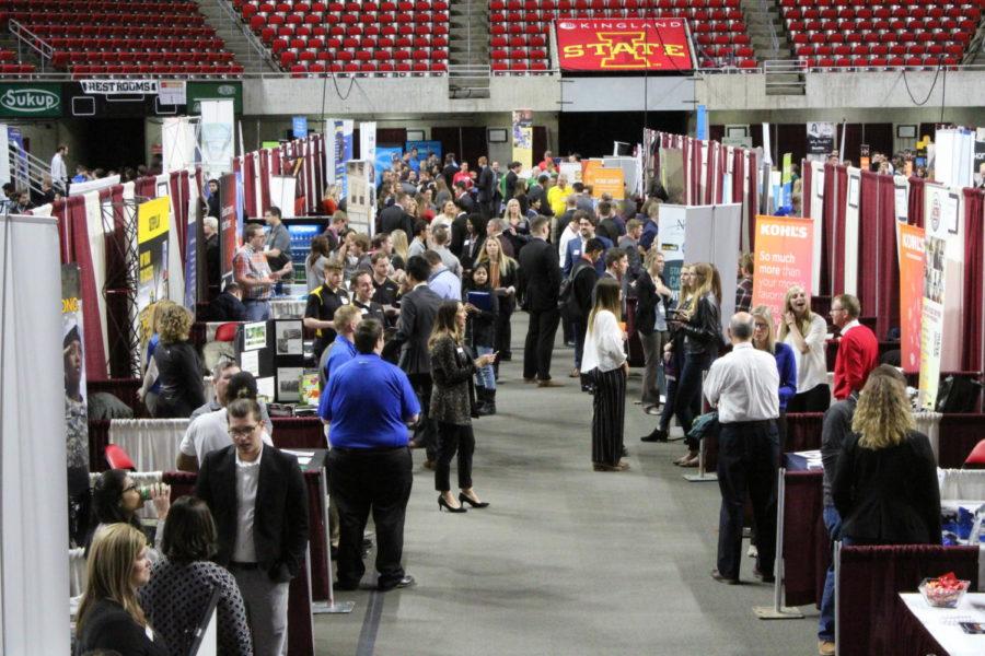 Over+160+organizations+were+represented+at+Iowa+States+spring+Business+Career+Fair+on+Feb+7%2C+2018.+Students+from+various+majors+in+the+college+of+business+came+to+meet+with+potential+employers.