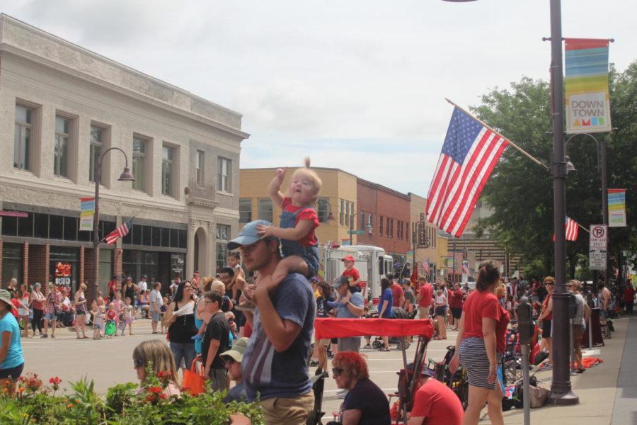 The annual Fourth of July Parade took place Thursday, featuring a variety of organizations and their interaction with the community. Several families came to the event with excited children to watch the parade. 