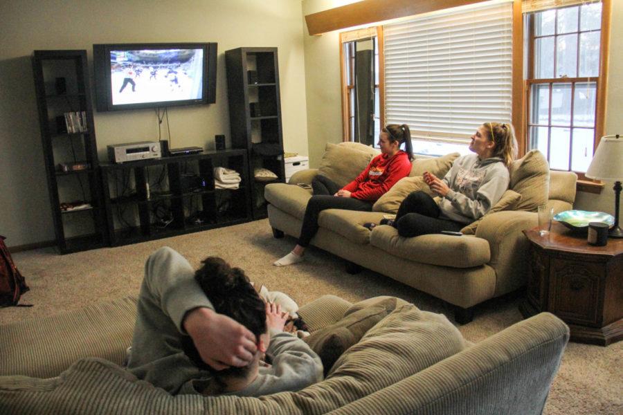 Womens+basketball+players+Emily+Durr%2C+Bridget+Carleton+and+Claire+Ricketts+relax+in+their+living+room+after+a+long+practice+and+watch+TV+on+Feb.+16.