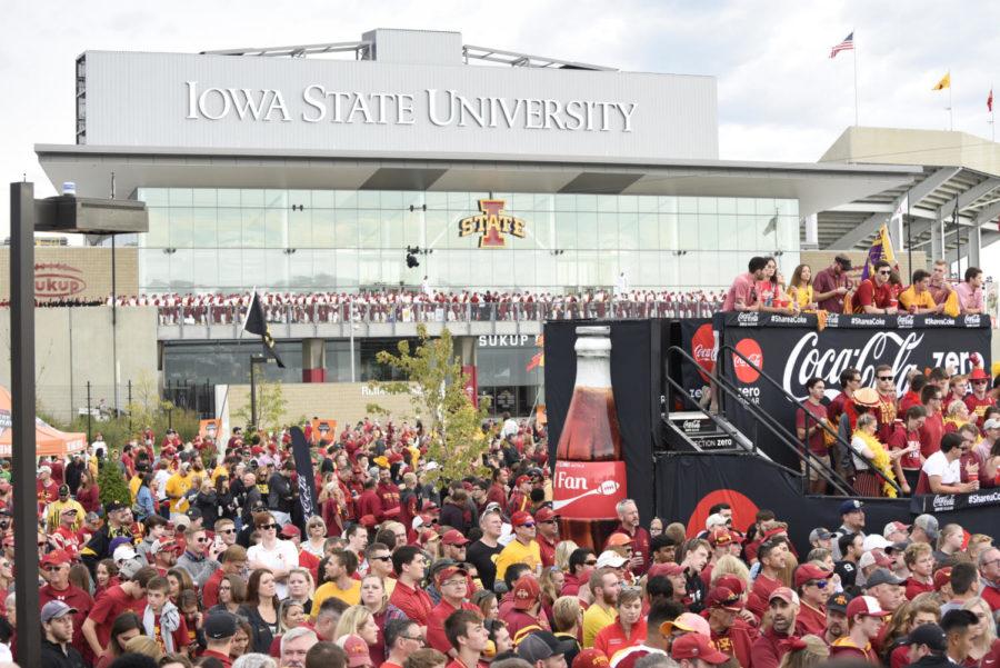 Students and other fans made a huge turnout for ESPN College GameDay on Saturday, Sept. 14, at Iowa State. Many different Iowa and Iowa State signs were scattered throughout the audience. 
