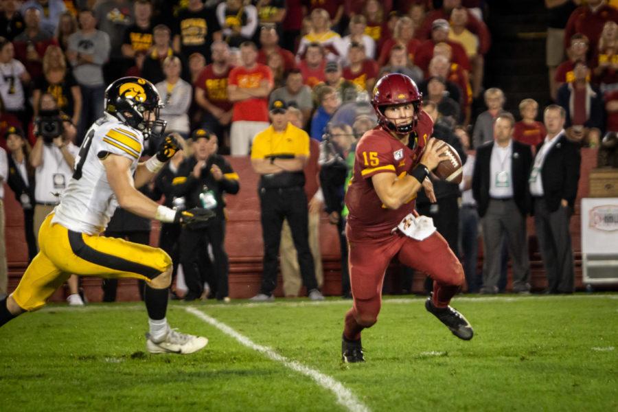 Sophomore+quarterback+Brock+Purdy+scrambles+from+the+pocket%C2%A0during+the+Iowa+vs.+Iowa+State+football+game+Sept.+14.