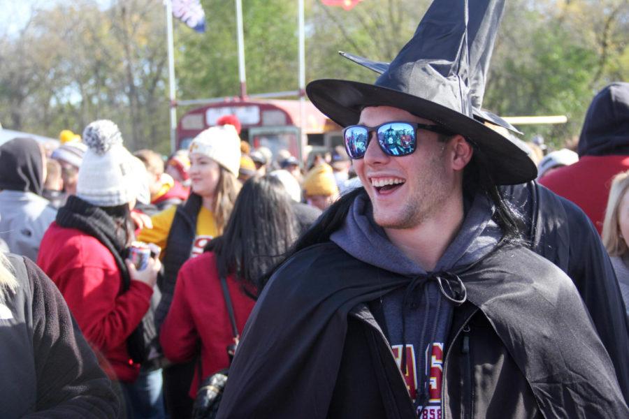 The weekend of the Homecoming game for Iowa State usually falls on or around Halloween, which gives many students a reason to dress up for the tailgates. The ISD Editorial Board urges students to put consideration behind their Halloween costumes to make sure they arent appropriating a culture. 