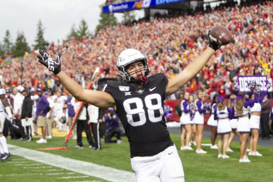 Tight end Charlie Kolar celebrates a touchdown during Iowa States game against TCU on Saturday. The Cyclones beat the Horned Frogs 49-24.