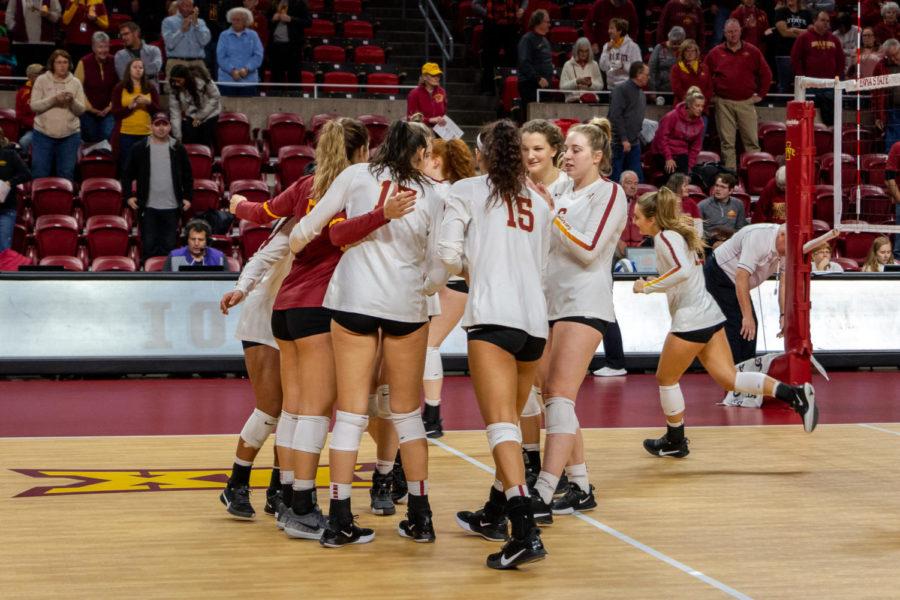 The+Cyclones+gather+together+before+the+match+against+Kansas+State+begins+on+October+26th.