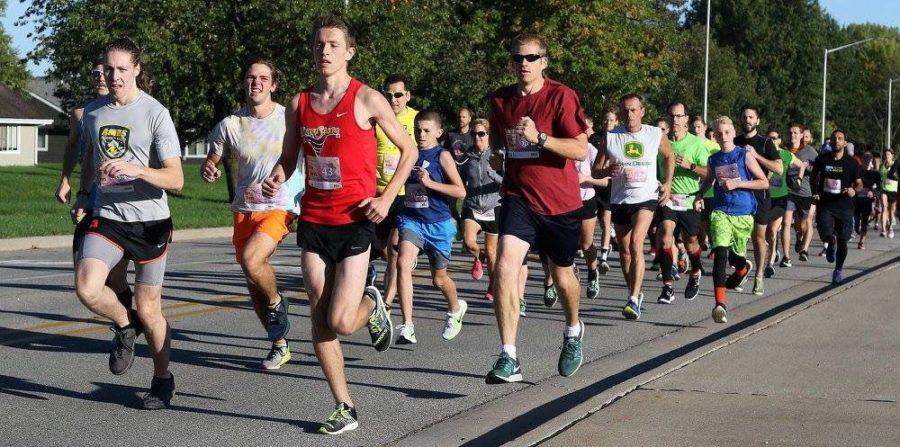 Participants have the option to complete either the 5k or 10k portions of the race at Alpha Omicron Pis Run for the Roses philanthropy event. 