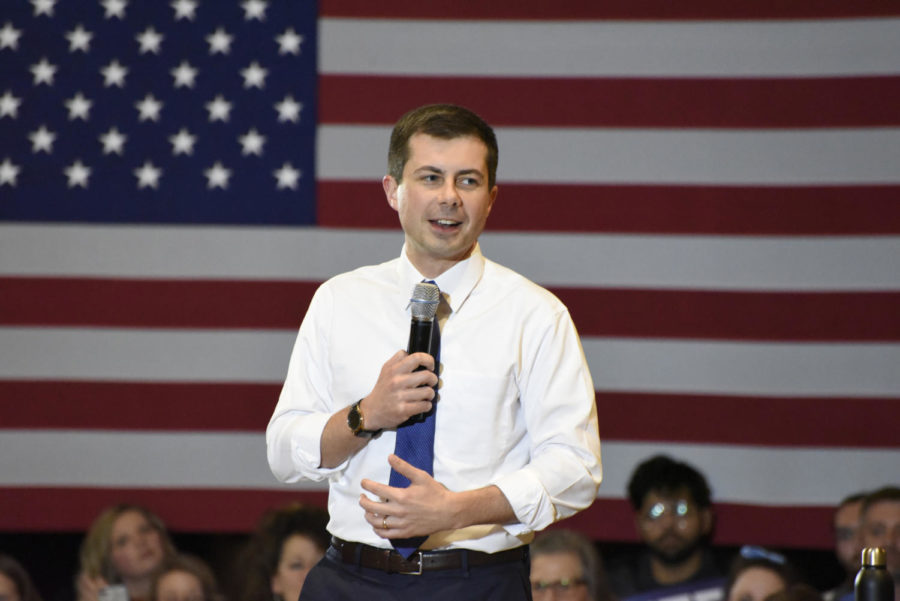 Former+South+Bend%2C+Ind.+Mayor+Pete+Buttigieg+hosted+a+town+hall+Jan.+13+at+the+Memorial+Union.+He+discussed+climate+change+and+the+situation+with+Iran%2C+among+other+issues.