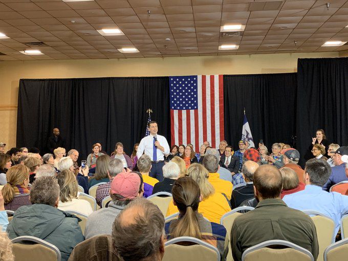 Pete+Buttigieg+speaking+on+Jan.+29+in+Ames.+The+presidential+candidate+spoke+about+foreign+policy+and+health+care.