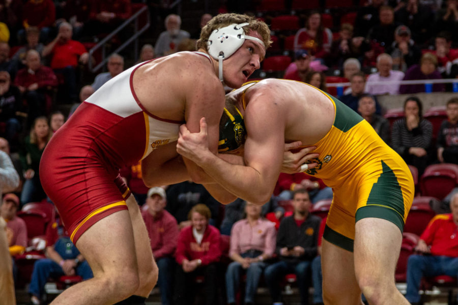 Joel Shapiro faces Cordell Eaton at 197 pounds in Iowa States 22-16 victory over North Dakota State on Feb. 23.