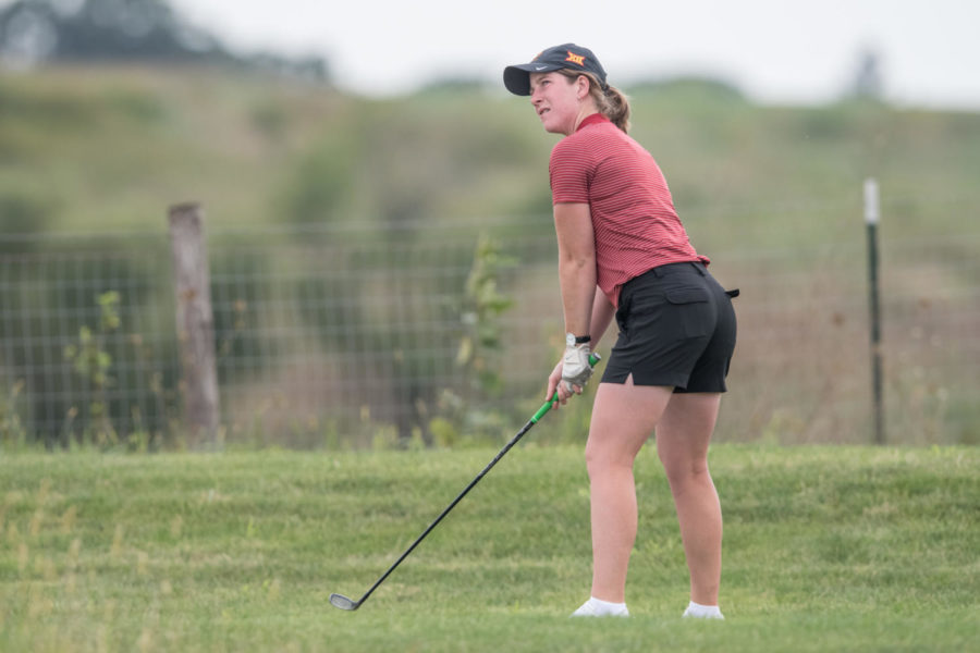 Then-freshman+Amelia+Grohn+practices+at+the+Cyclones+golf+practice+facility.%C2%A0