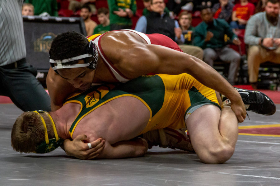 Marcus Coleman takes down TJ Pottinger at 184 pounds in Iowa States 22-16 win over North Dakota State on Feb. 23.