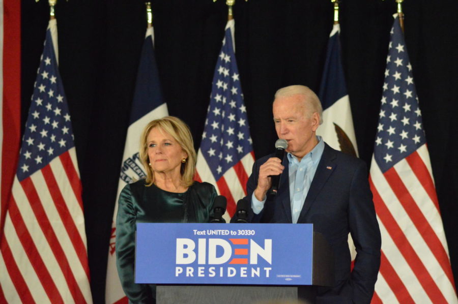 Former+Vice+President+Joe+Biden+and+former+Second+Lady+Jill+Biden+speak+to+supporters+Feb.+3+in+Des+Moines+after+the+Iowa+Democratic+caucuses.%C2%A0