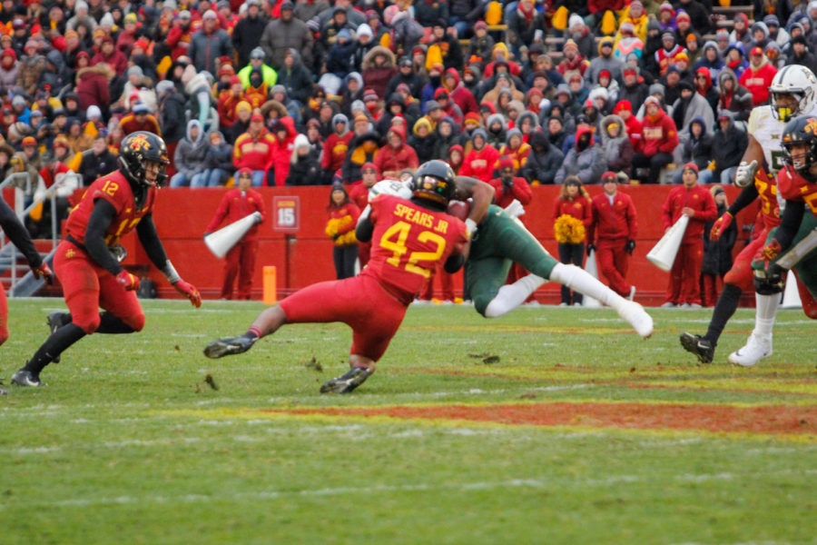 Linebacker+Marcel+Spears+Jr.+tackles+a+Baylor+Bear+during+their+game+against+Baylor+on+Nov.+10%2C+2018%2C+at+Jack+Trice+Stadium.+The+Cyclones+finished+the+first+half+17-0+against+the+Bears.