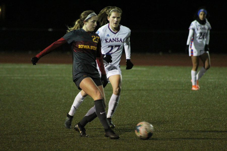 Abbey+Van+Wyngarden+passes+the+ball+to+her+teammate%C2%A0in+the+Cyclones+vs.+Jayhawks+soccer+game+on+Oct.+31%2C+2019.