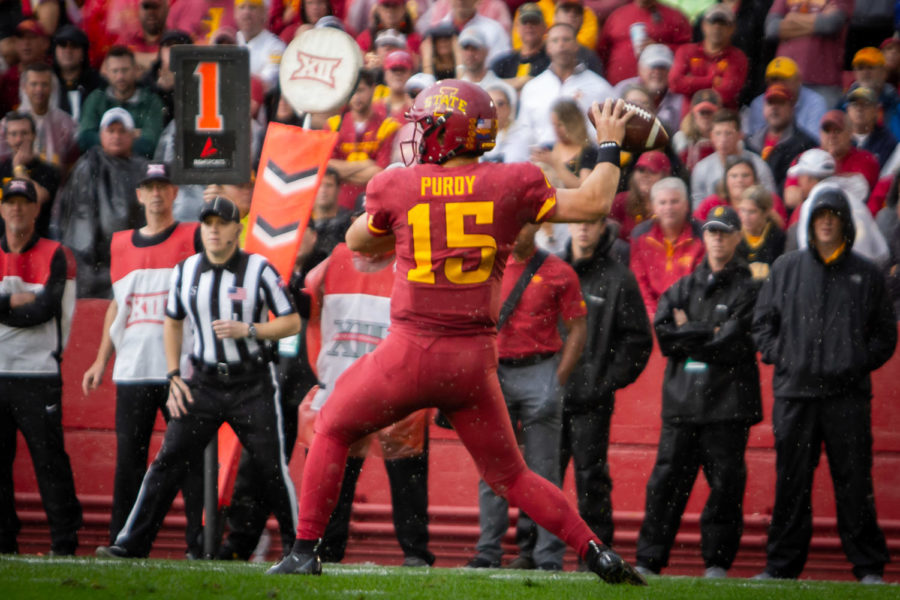 Brock+Purdy+lines+up+his+target%C2%A0during+the+Iowa+vs.+Iowa+State+football+game+Sept.+14%2C+2019.+The+Cyclones+lost+17-18.