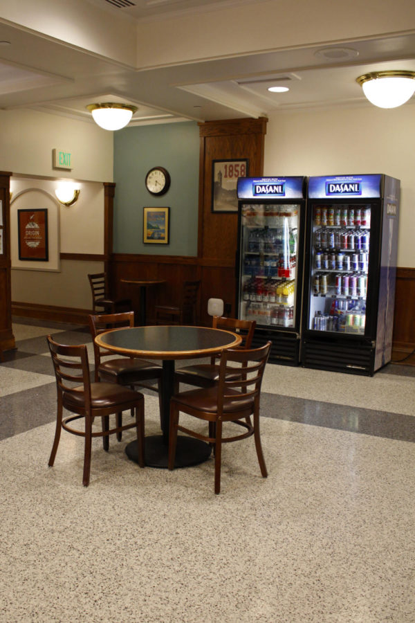 Bookends Cafe is located on the first floor of Parks Library. Nestled behind the Reading Room and run by ISU Dining, the cafe offers various coffee, espresso and blended and specialty drinks, as well as sandwiches, yogurt and Brueggers Bagels.