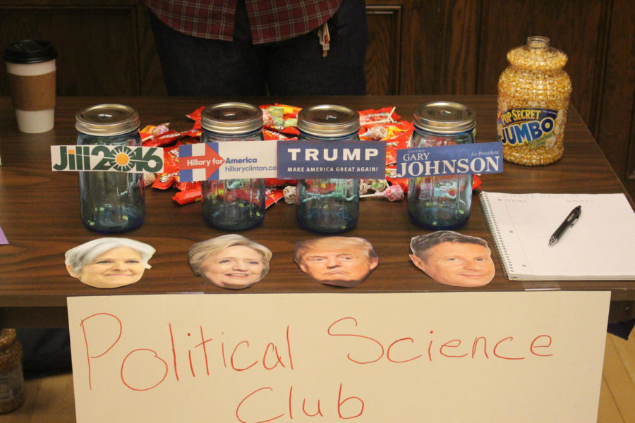 The+Political+Science+Club+hosted+a+prevote+booth+at+ClubFest+in+the+Memorial+Union+on+Sept.+12.%C2%A0