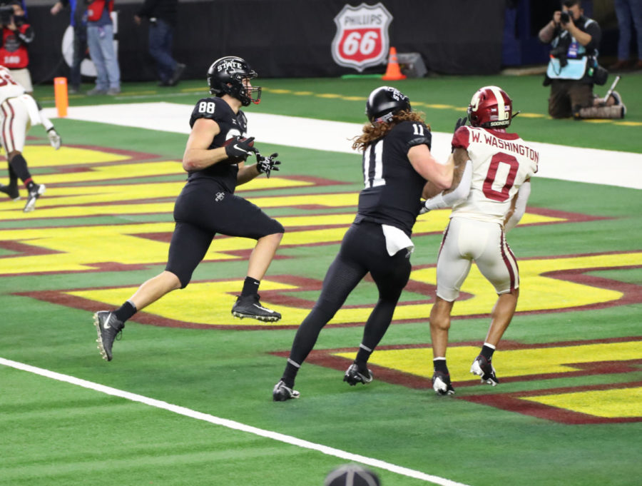 Iowa State tight end Charlie Kolar runs into the end zone after catching a pass during the 2020 Dr. Pepper Big 12 Football Championship against Oklahoma at AT&T Stadium in Arlington, Texas.