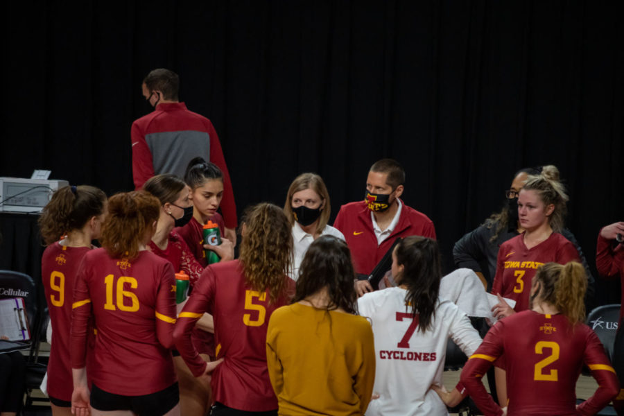 Iowa State talks in a team huddle in a timeout against Baylor on Oct 23, 2020.