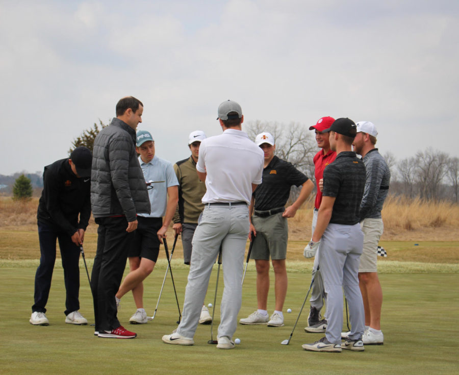 Iowa+State+mens+golf+coach+Andrew+Tank+talks+with+the+golf+team+April+5%2C+2019+at+practice.