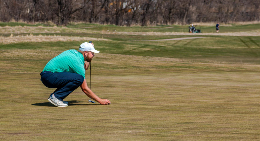 Iowa+State+senior+golfer+Tripp+Kinney+lines+up+his+putt+April+3%C2%A0at+Coldwater+Golf+Links.