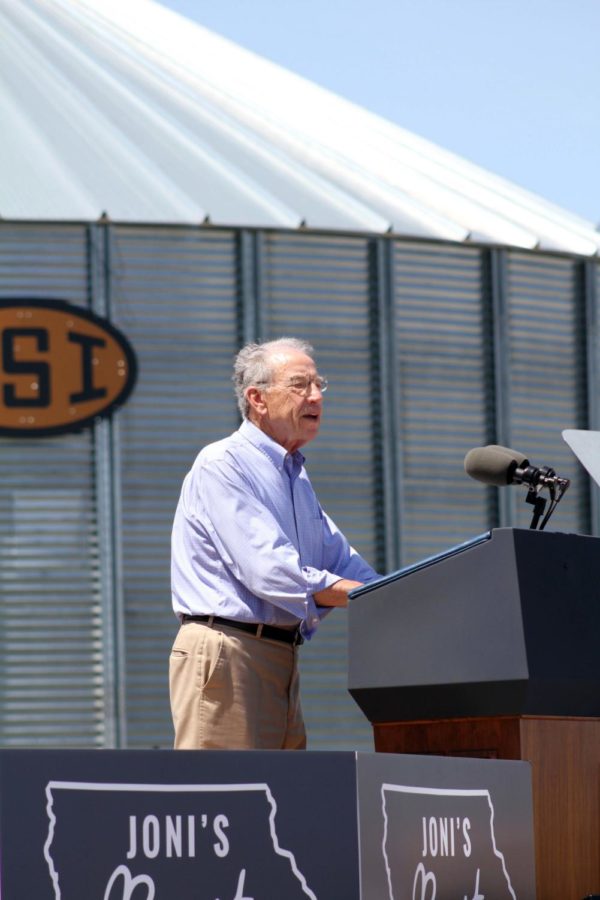 Sen.+Chuck+Grassley+speaks+during%C2%A0the+Roast+and+Ride+fundraiser+June+3%2C+2017%2C+in+Boone%2C+Iowa.