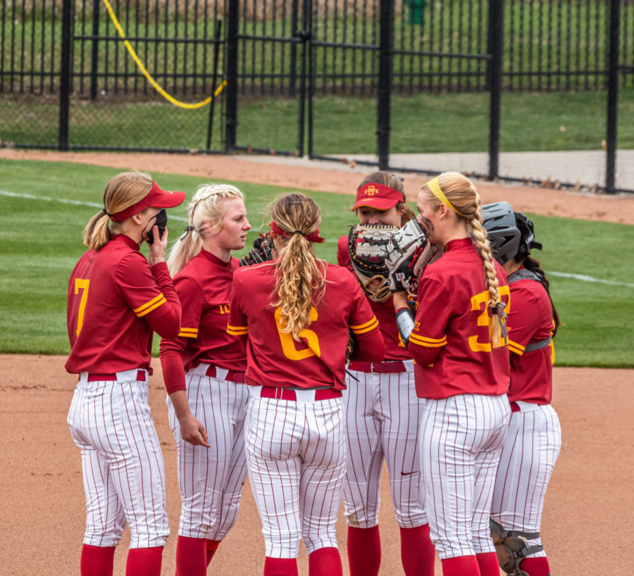 The+Cyclones+meet+at+the+mound+following+a+Texas+homer+April+10%2C+2021+at+the+Cyclone+Sports+Complex.+Iowa+State+lost+11-5+to+the+Longhorns.