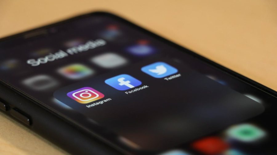 The ISD Editorial Board explains how the addictive nature of social media apps are detrimental to users and proposes changes to fix the problem. 