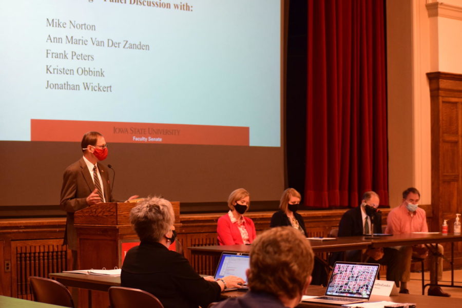 Senior Provost Jonathan Wickert discussing COVID-19 mitigations during the Sept. 14 Faculty Senate meeting.