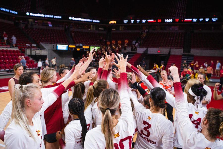 Iowa+State+volleyball+players+gather+for+a+team+huddle+during+its+match+vs+Drake+on+August+27+in+Hilton+Coliseum.