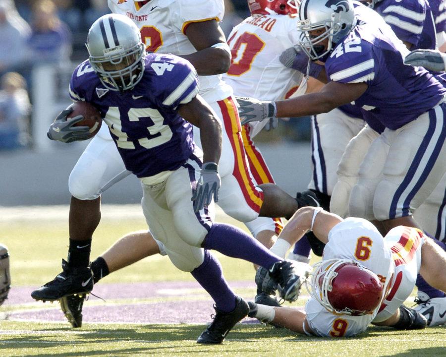 Darren Sproles runs against Iowa State in the Cyclones 27-13 victory over Kansas State on Nov. 20, 2004. (Courtesy of Ryan Lackey/Kansas State Athletic Communications)