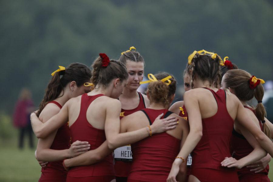 The Iowa State womens cross country team huddles together during the Hawkeye Invitational on Sep. 3. (Photo courtesy of Iowa State Athletic Communications)
